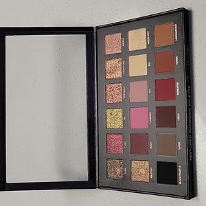 Huda Beauty Textured Shadows Rose Gold Edition